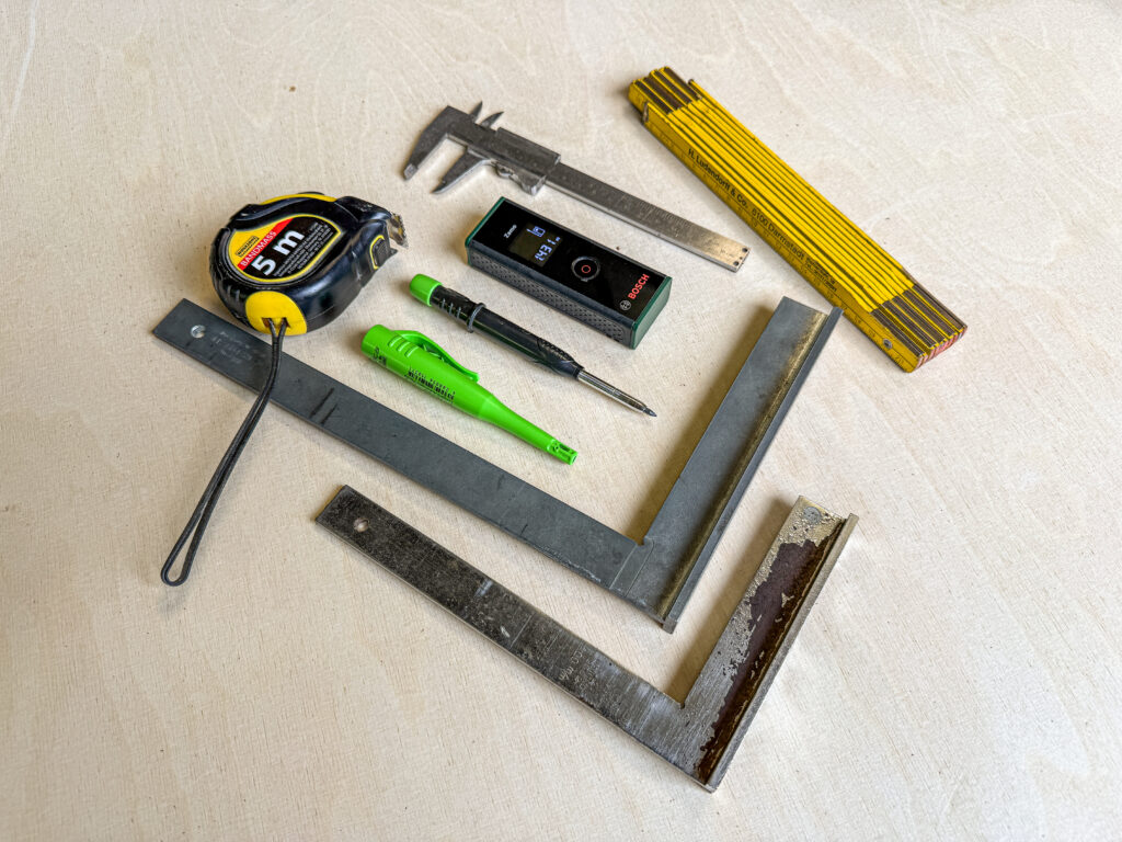 Winkel, Meter, Laser, Massband für Camper-Ausbau