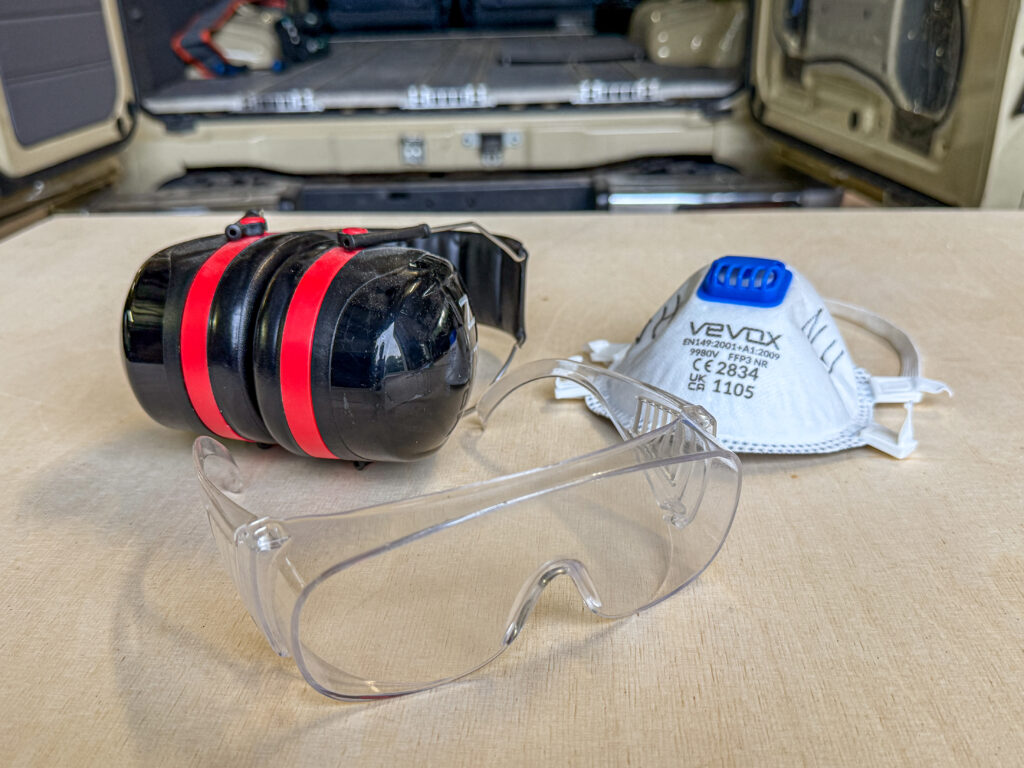 Camperausbau-Werkzeug: Sicherheitsausrüstung, Schutzbrille, Gehörschutz, Atemmaske